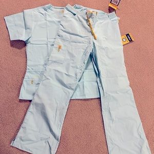 Women’s Wonder Wink light blue scrub set-size medium.